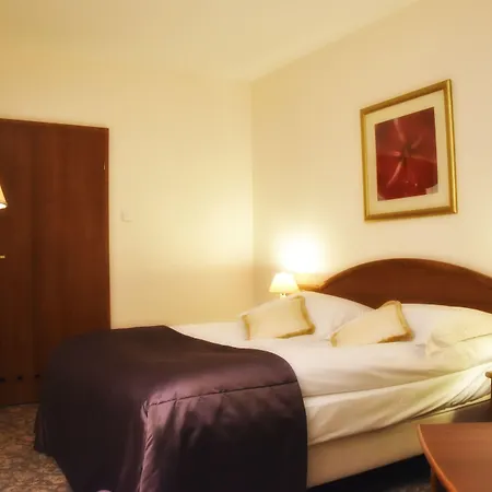 Amaryllis 4* スバジェンツ